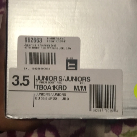 Red Timberlands - Picture 8 of 8